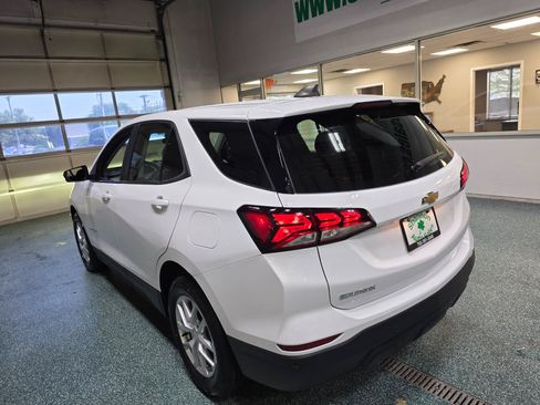 Used 2022 Chevrolet Equinox LS FWD image 9