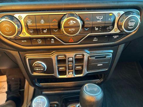 Used 2023 Jeep Wrangler Unlimited Sport AWD/4WD image 19