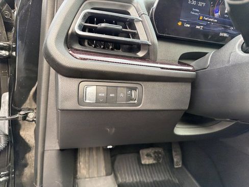 Used 2025 Chevrolet Traverse Z71 w/ Driver Confidence Package image 17