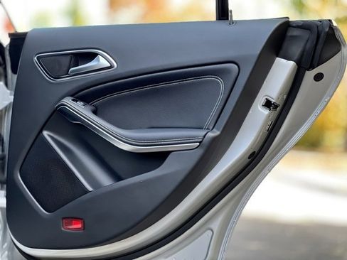 Used 2017 Mercedes-Benz CLA 250 image 23