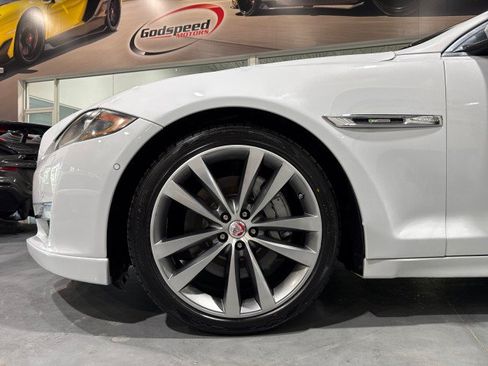 Used 2016 Jaguar XJ R-Sport RWD image 19