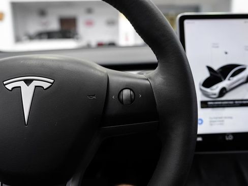 Used 2023 Tesla Model 3 Standard Range RWD image 19