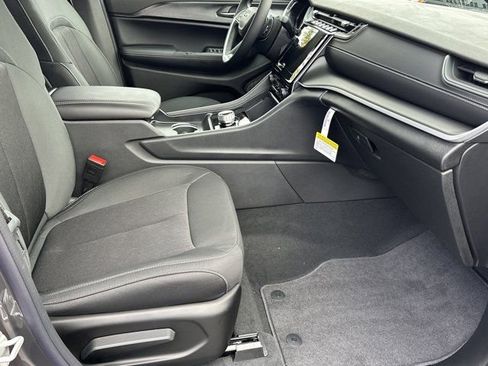 New 2025 Jeep Grand Cherokee Laredo image 13