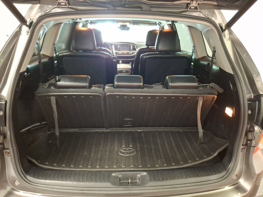 Used 2018 Toyota Highlander SE AWD/4WD image 11