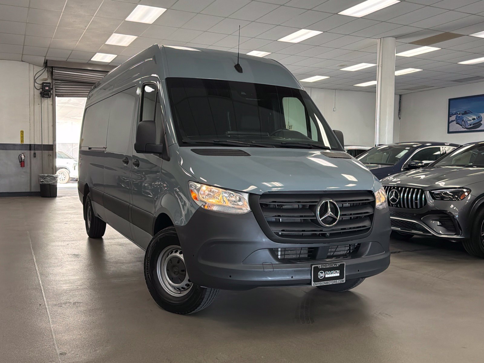 Used 2024 Mercedes-Benz Sprinter 2500 image 2