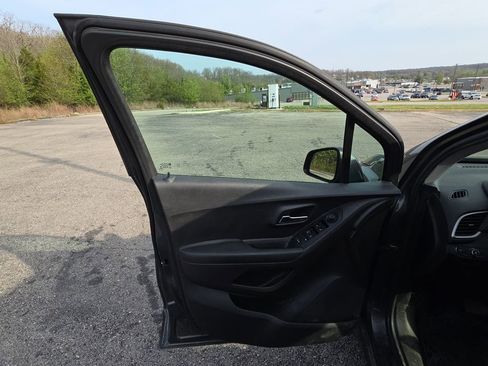 Used 2020 Chevrolet Trax LS w/ Tint and Cruise Package image 7