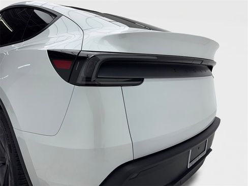 Used 2026 Tesla Model Y Long Range image 11