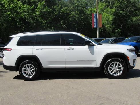 Used 2024 Jeep Grand Cherokee L Laredo w/ Luxury Tech Group I AWD/4WD image 2
