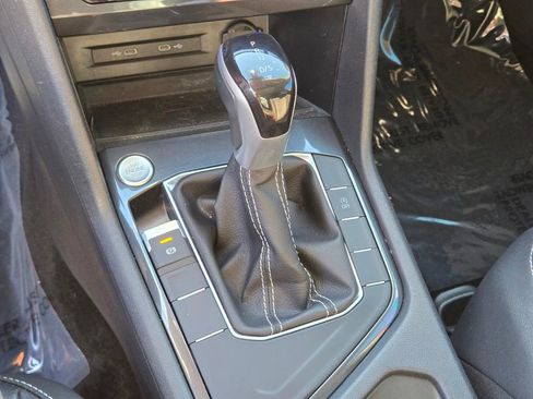 Used 2023 Volkswagen Tiguan SE w/ Panoramic Sunroof Package FWD image 24
