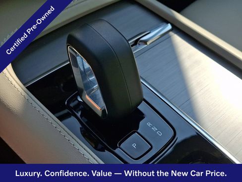 Certified 2025 Volvo XC90 B5 Core w/ Climate Package AWD/4WD image 16