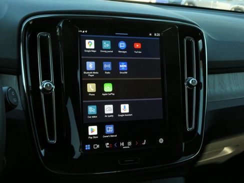 Used 2024 Volvo XC40 B5 Plus image 6