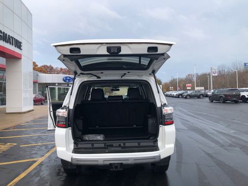 Used 2018 Toyota 4Runner TRD Off-Road Premium image 34