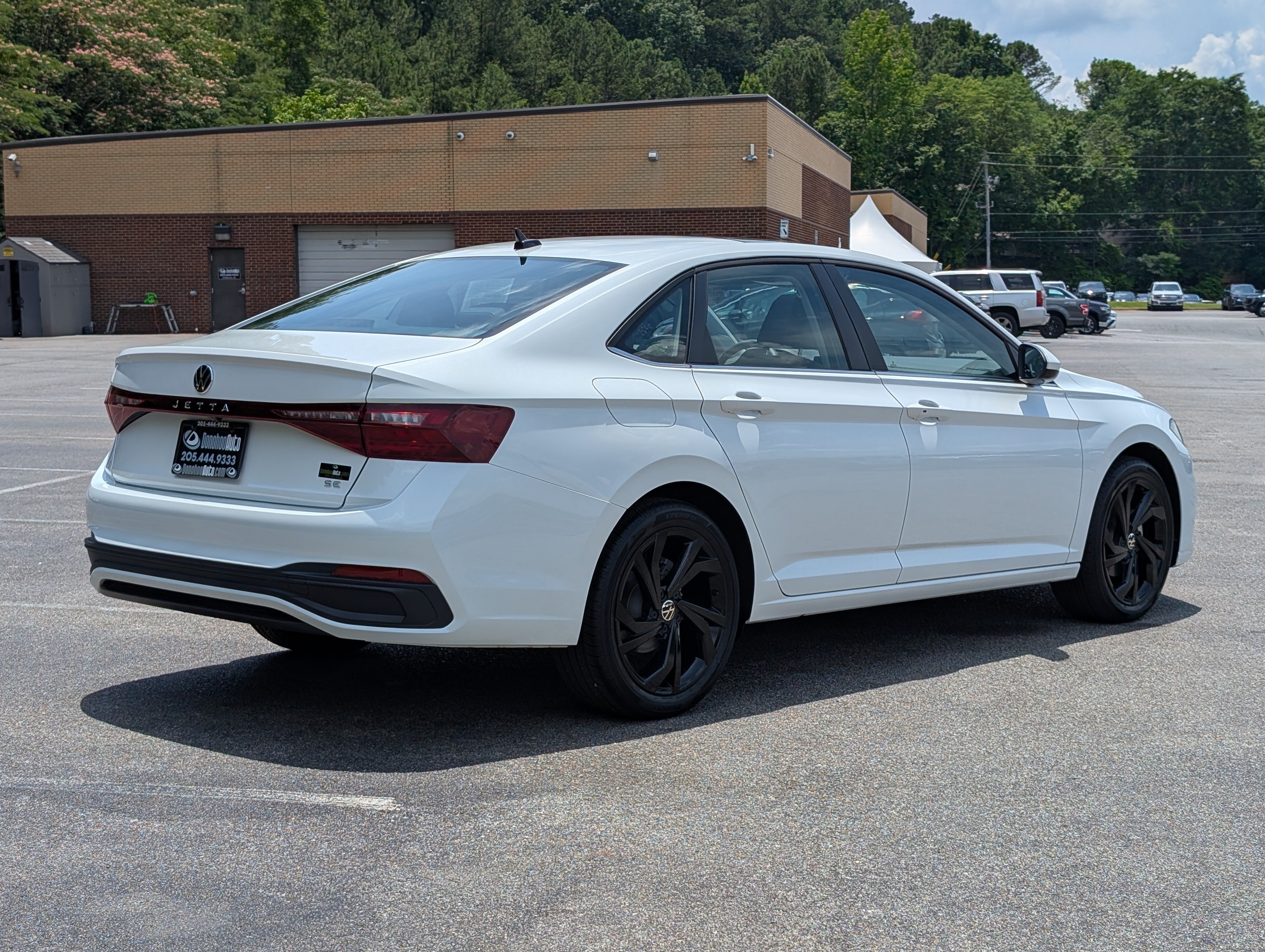 Used 2025 Volkswagen Jetta SE w/ Sunroof Package FWD image 9
