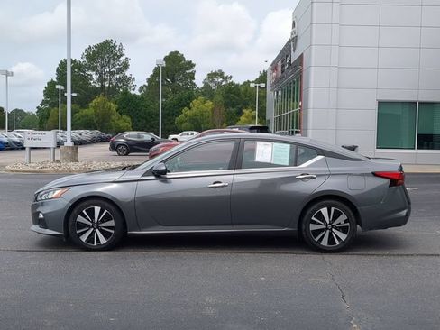 Used 2022 Nissan Altima 2.5 SV FWD image 6