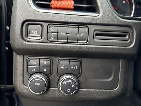 Used 2021 Chevrolet Tahoe Z71 image 28