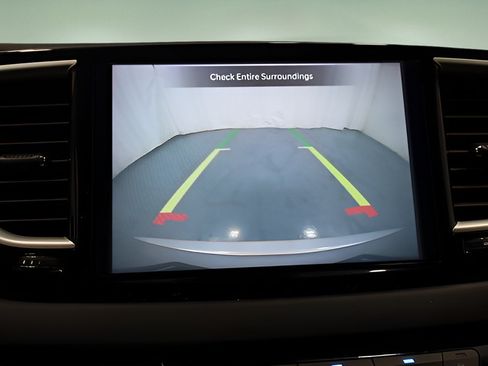 Certified 2024 Chrysler Pacifica Touring-L FWD image 23