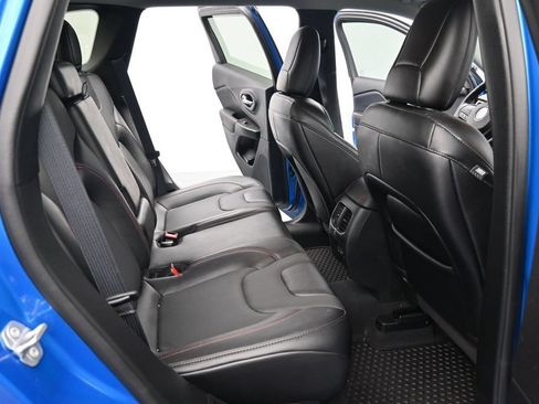 Used 2022 Jeep Cherokee Trailhawk w/ Sound & Nav Group AWD/4WD image 18