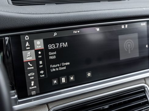 Certified 2018 Porsche Panamera image 26