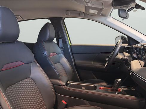 Used 2025 Nissan Kicks SR AWD/4WD image 16
