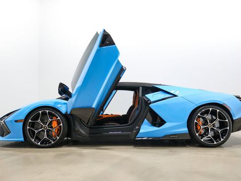 Used 2025 Lamborghini Revuelto AWD/4WD image 8