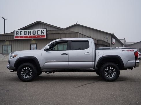 Used 2018 Toyota Tacoma TRD Off-Road image 6