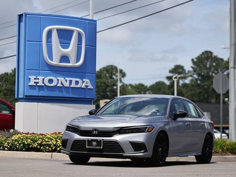 Used 2023 Honda Civic Sport image 1