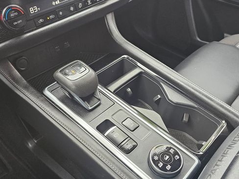 Used 2022 Nissan Pathfinder SL image 27