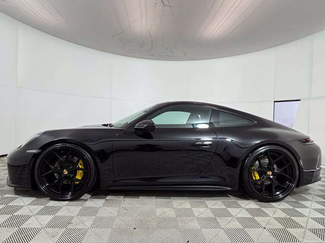 Used 2025 Porsche 911 Carrera RWD image 4