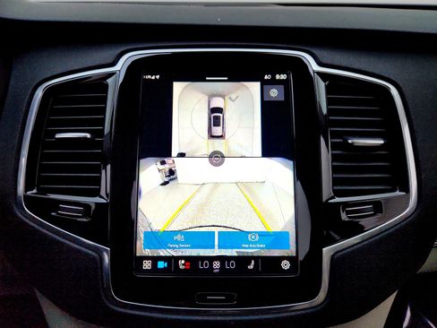 Used 2024 Volvo XC90 B6 Plus image 16