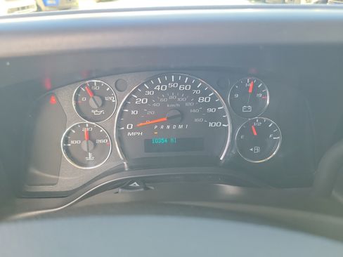 Used 2025 Chevrolet Express 2500 w/ Driver Convenience Package RWD image 26