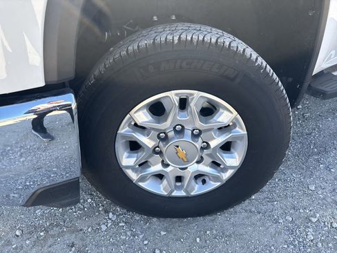 Used 2025 Chevrolet Silverado 3500 LT w/ Convenience Package image 10