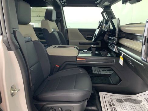 New 2026 GMC Hummer EV 4x4 Crew Cab w/ LPO, Dark Essentials Package image 27