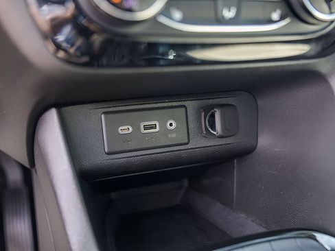 Used 2022 Buick Encore GX Essence w/ Experience Buick Package FWD image 21