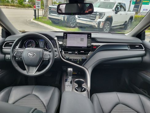 Used 2024 Toyota Camry SE w/ Cold Weather Package FWD image 17