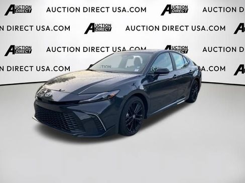 Used 2025 Toyota Camry SE w/ Convenience Package FWD image 1