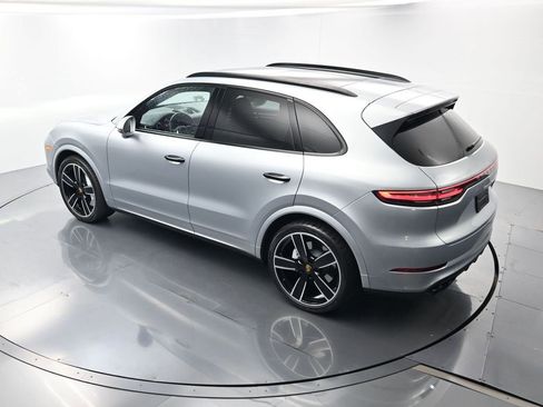 Used 2022 Porsche Cayenne Turbo image 37