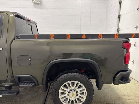 Used 2022 Chevrolet Silverado 3500 High Country w/ Z71 Off-Road Package image 9