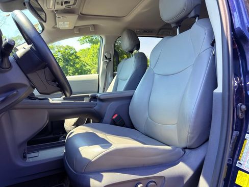 Used 2021 Toyota Sienna XLE FWD image 9