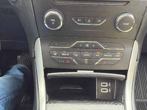 Used 2018 Ford Edge SEL w/ Equipment Group 201A image 19