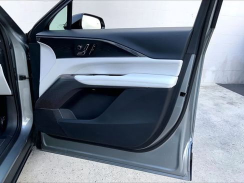 Used 2024 Cadillac Lyriq Luxury image 29