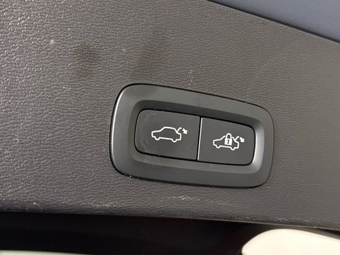 Used 2023 Volvo XC40 Recharge Core AWD/4WD image 37