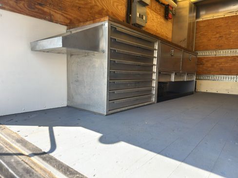 Used 2016 Ford F550 2WD Regular Cab Super Duty image 28