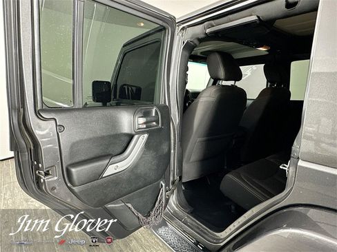 Used 2017 Jeep Wrangler Unlimited Sahara w/ Connectivity Group image 13