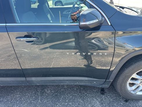 Used 2021 Chevrolet Traverse LT w/ LPO, Floor Liner Package AWD/4WD image 5