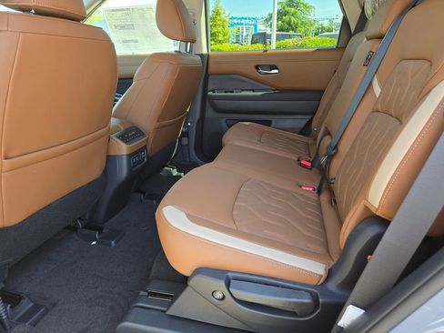 New 2026 Nissan Pathfinder Platinum AWD/4WD image 6
