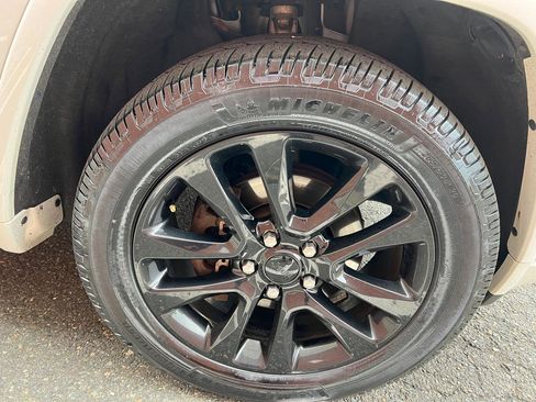 Used 2017 Jeep Grand Cherokee Altitude AWD/4WD image 33