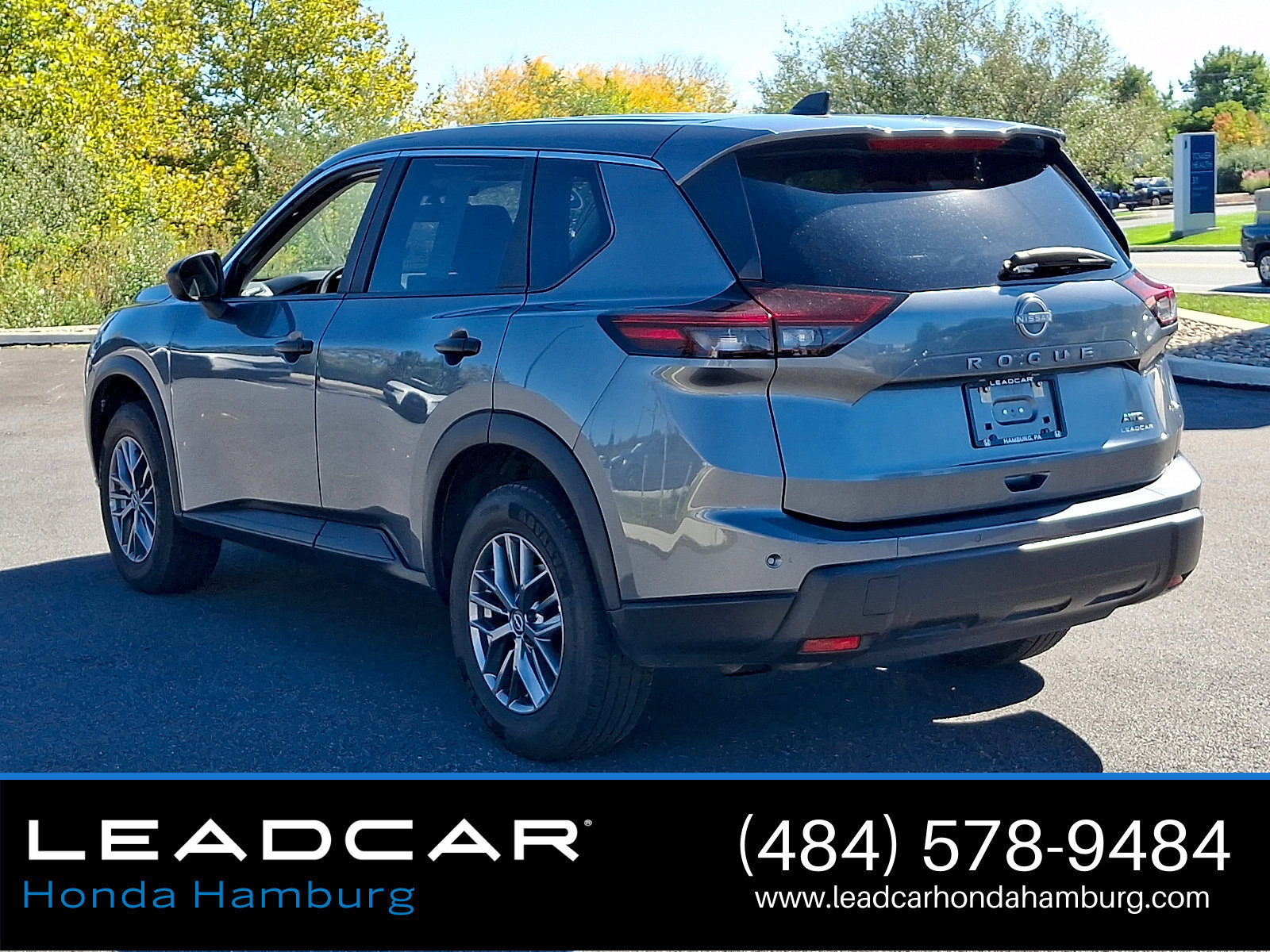 Used 2024 Nissan Rogue S AWD/4WD image 3