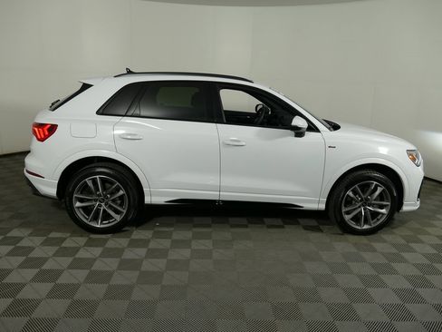 Certified 2025 Audi Q3 2.0T Premium w/ Black Optic Sport Package image 2