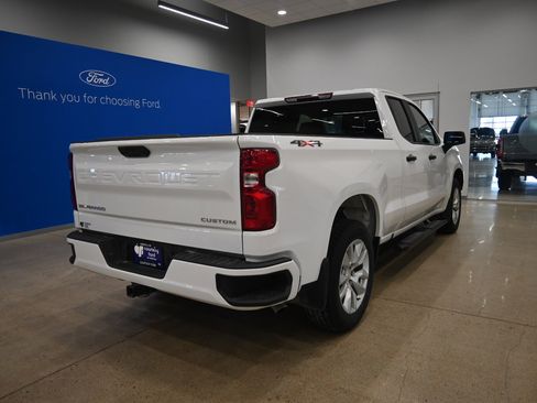 Used 2022 Chevrolet Silverado 1500 Custom image 9