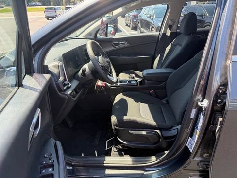 Certified 2025 Kia Sportage LX AWD/4WD image 9